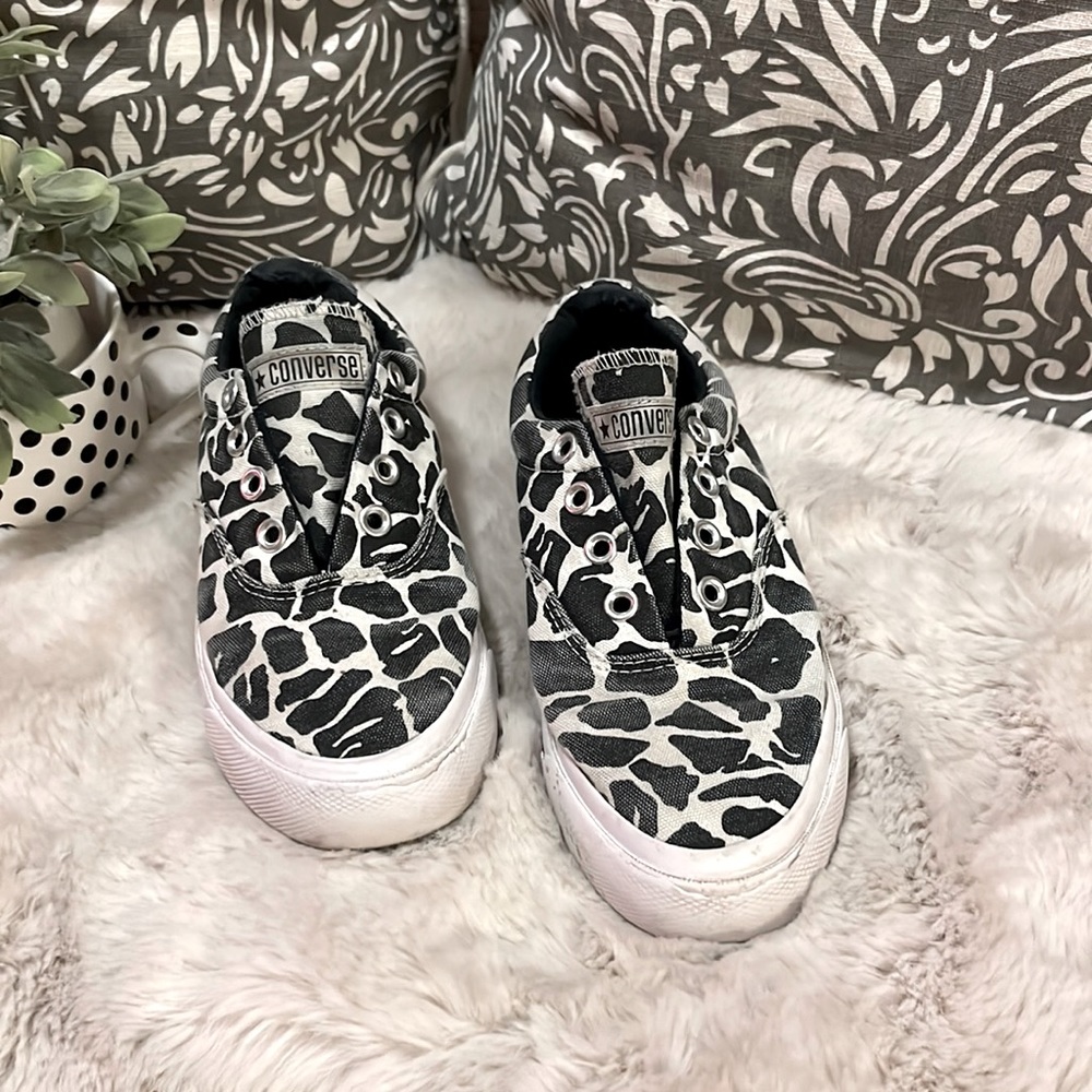 Converse Black & White Giraffe Print Canvas Skater Sneakers Sz 6.5